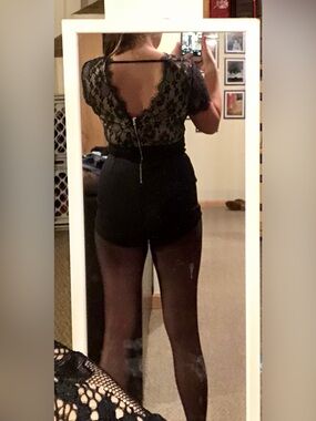 Forever 21 Black Lace Romper Women’s Small Deep V Short Sleeve Nude Lined